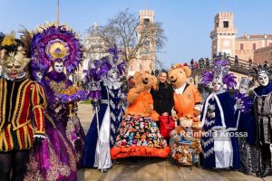 Karneval in Venedig mit Kostümen